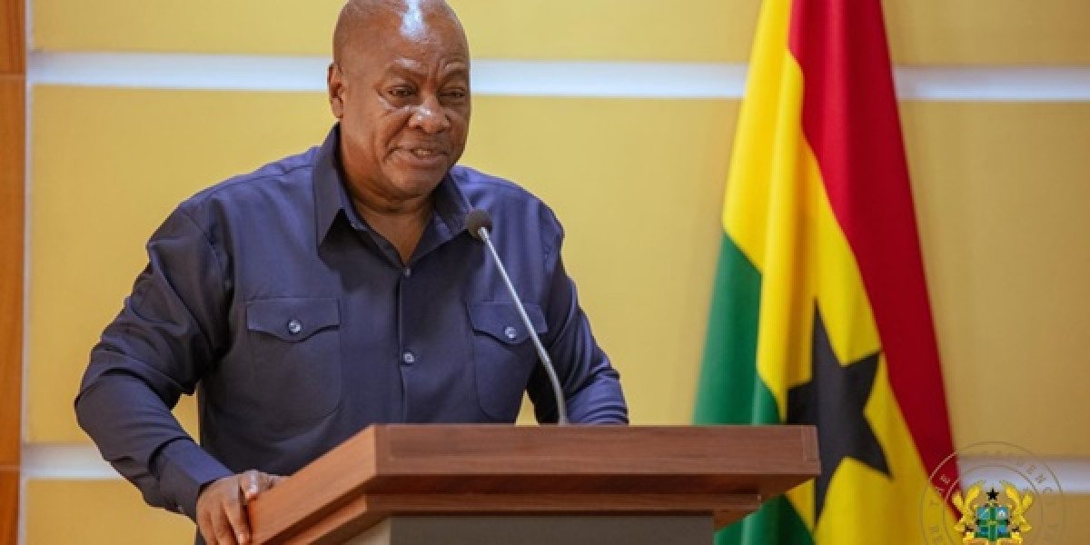 President mahama swears ministers in